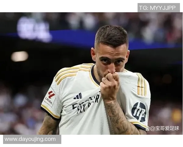 何塞卢老将中锋在现代足球战术中的独特价值与影响分析