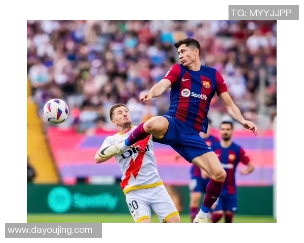 莱万在西甲赛场再度破门助力球队争冠展现超级锋芒 莱万在西甲赛场再度破门助力球队争冠展现超级锋芒