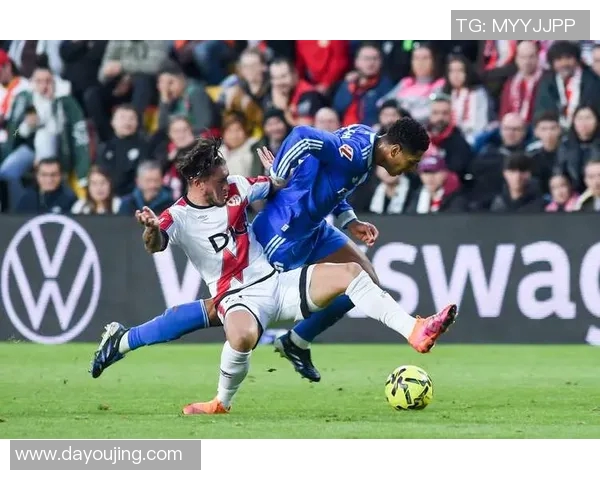 皇马客场大胜巴萨，继续领跑西甲榜首